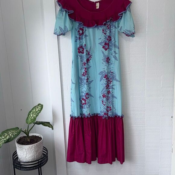 Vintage Mamo Howell MuuMuu Dress Maroon And Blue Ruffle Hawaiian Print Signed 16 - Picture 1 of 9